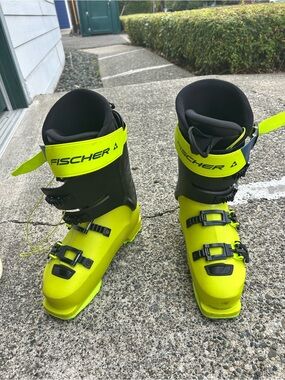 Men's Neon Yellow Ski Boots Fischer pro
